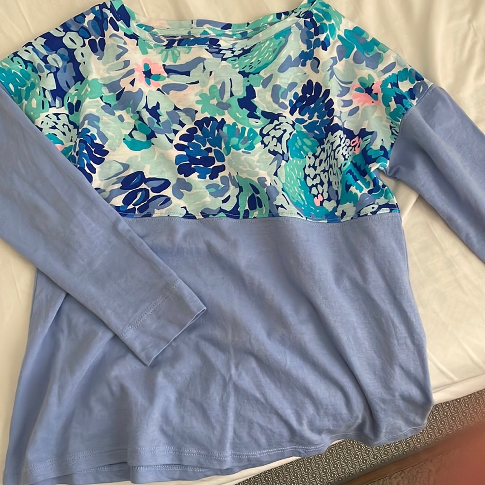 Lilly Pulitzer long sleeve Size M little girls pull over